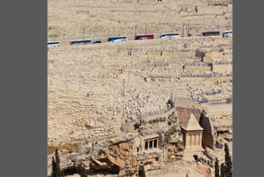 Roger Grasas: "De los paisajes b&iacute;blicos a la hipertecnificaci&oacute;n de las urbes del Golfo P&eacute;rsico"