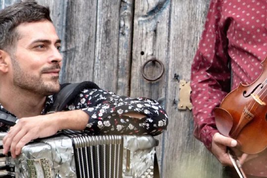 FET&Eacute;N FET&Eacute;N: "Ra&iacute;ces"