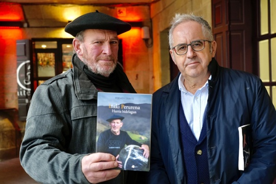 Presentaci&oacute;n de libro: "I&ntilde;aki Perurena, harria bidelagun" (Fermin Erbiti)