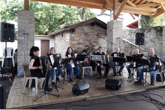 Zero Sette Akordeoi Orkestra: "En clave de mujeres"
