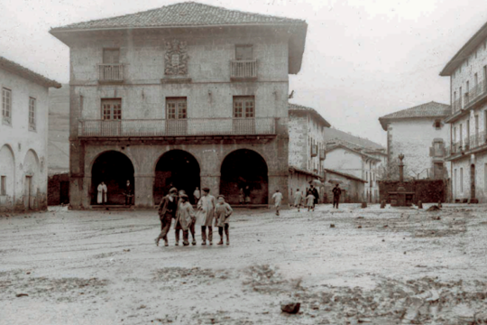 "Recopilaci&oacute;n de fotograf&iacute;as antiguas y posterior exposici&oacute;n"