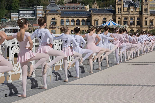 Mes de la Danza 2025 en Donostia: Barandilla de la Concha