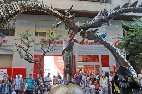 Umore Auzoka 2025 (Leioa): "Mesozoica"