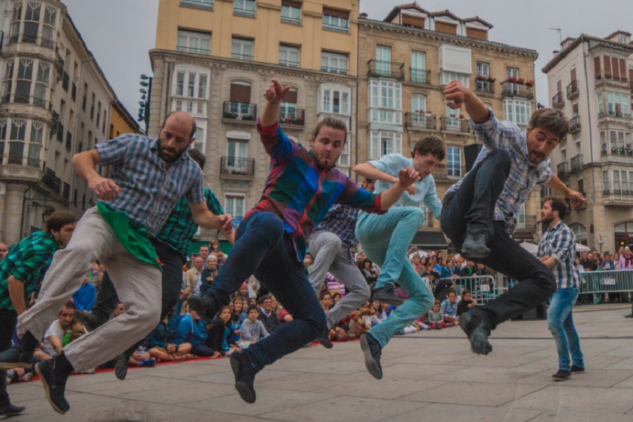 Uztakale 2025: Tio Teronen semeak: "Haurreskolari"