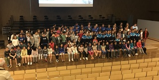 El alumnado que ha participado en el programa, al t�rmino del acto de reconocimiento