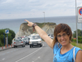 Esta foto se tom&oacute; en el acceso a la playa de Sopelana. La que sale en la foto es Bego, una asturiana&nbsp;maravillosa que conoc&iacute; este verano en un campo de trabajo y que vino a visitarme a Euskadi. Y se integr&oacute; tan bien, que decidimos sacarle una foto con la ikurri&ntilde;a en sus manos.