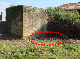 Muro exterior del cementerio de Muxika