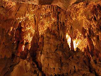 Eindrucksvolle Geologie der H&ouml;hle