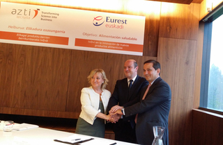 Lourdes Alonso Aramburu, presidente de Eurest Euskadi, Bittor Oroz y Rogelio Pozo, director general de Azti