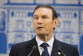 El Lehendakari en la comparecencia para condenar el �ltimo atentado de ETA.