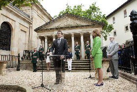 Patxi L�pez en un momento de su promesa ante el �rbol de Gernika.JB