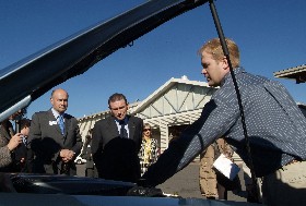 El Lehendakari visita la Comisi�n de Energ�a de California.JB