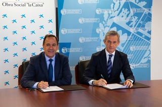 Juan Pedro Badiola, director territorial de CaixaBank en Euskadi y Cantabria (derecha), y el viceconsejero de Formaci�n Profesional Jorge Ar�valo (izq.) durante la firma del convenio