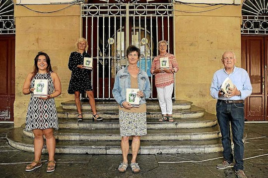 El Ayuntamiento de Oiartzun publica un libro donde recoge la prosa desconocida de Xabier Lete El Ayuntamiento de Oiartzun publica un libro donde recoge la prosa desconocida de Xabier Lete