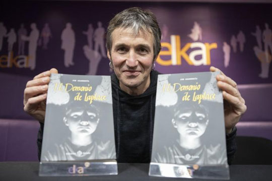 El navarro Jon Aramend�a gana el II Premio Icue Negro con su novela 'El demonio de Laplace'