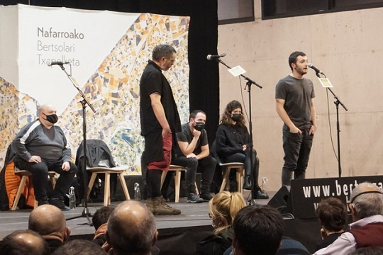 Campeonato de Bertsolaris de Navarra: Joanes Illarregi gana en Leitza, y ya se ha definido la final