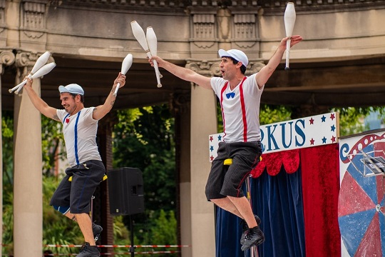 Los barrios de Bilbao se convierten en un escenario al aire libre con m�s de 270 citas de teatro, circo, danza, m�sica y euskal folklore