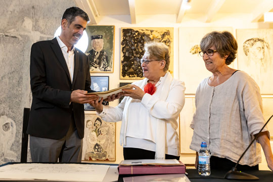 Maru Rizo, compa�era de Amable Arias, dona al Museo San Telmo la serie Teatro Principal del artista