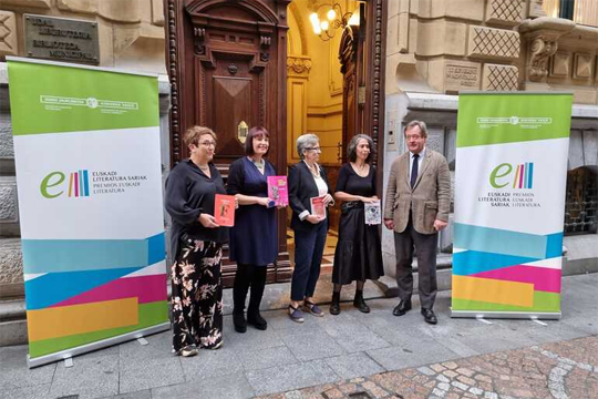 Edurne Portela, Koro Navarro, Irati Jim�nez y Teresa Maldonado completan el resto de reconocimientos de los Premios Euskadi de Literatura