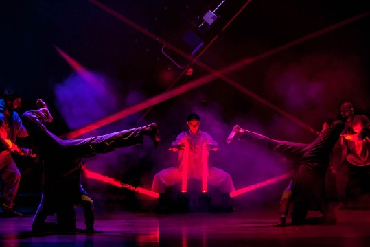 Pioneras, Su(i)rrealismo y Besarkada: los espectáculos que trae el Circuito de Danza de Euskadi este fin de semana Pioneras, Su(i)rrealismo y Besarkada: los espectáculos que trae el Circuito de Danza de Euskadi este fin de semana