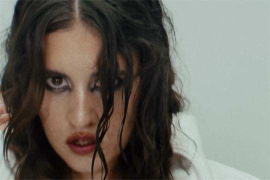 Izaro Andr�s publica la canci�n y el videoclip 