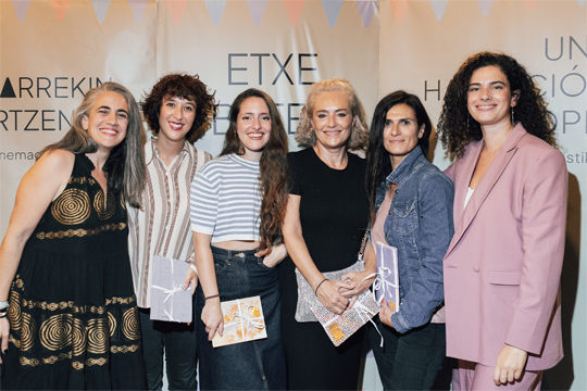 Mikele Landa y María Herrera López son las cineastas seleccionadas para desarrollar las residencias artísticas del programa Una Habitación Propia Mikele Landa y María Herrera López son las cineastas seleccionadas para desarrollar las residencias artísticas del programa Una Habitación Propia