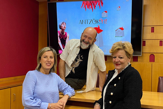 Eduardo Hernando: &laquo;Crear nuevos p&uacute;blicos para las artes esc&eacute;nicas es uno de los grandes retos y la estrategia es el "roce", algo que a trav&eacute;s de las pantallas y el mundo digital es imposible&raquo;