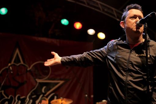 Fermin Muguruza comenzar� su gira internacional en Biarritz con un concierto-homenaje a su hermano I�igo