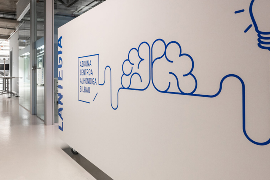 Azkuna Zentroa - Alh�ndiga Bilbao impulsa la creaci�n art�stica con la selecci�n de las nuevas residentes que desarrollar�n sus proyectos en Lantegia en 2025