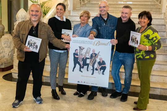 La Banda Municipal de M�sica de Bilbao y Korrontzi celebran con un disco conjunto el 20.� aniversario del c�lebre grupo de folk