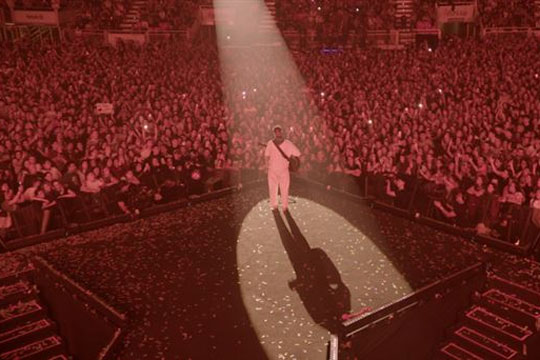 ETS reivindica las fiestas populares en la apote�sica celebraci�n de sus 20 a�os sobre los escenarios