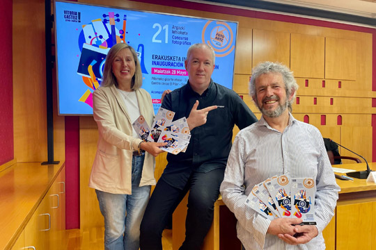 La exposición de la XXI edición de FotoArte recorrerá los centros cívicos de Vitoria-Gasteiz de mayo a septiembre La exposición de la XXI edición de FotoArte recorrerá los centros cívicos de Vitoria-Gasteiz de mayo a septiembre