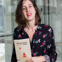 UXUE APAOLAZA LARREA