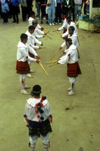Tamparrantán  (Danza colectiva de hombres solos formando dos filas y ejecutada con herramienta)