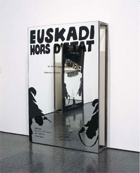 Hors dtat, 2007 - Estructura de hierro, espejo y grabado