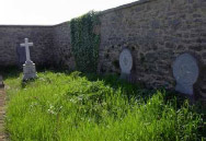 Interior del cementerio (muro sur) de Murua donde existieron enterramientos de la Guerra Civil.