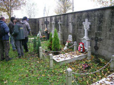 Cementerio de Luko en donde fueron enterradas varias personas durante.