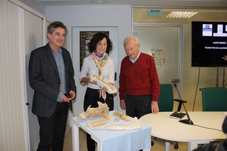 Joxean Mu�oz, Concepci�n de la R�a y Jesus Altuna, en el Centro Goaz de San Sebasti�n , poco antes de dar a conocer los resultados de la investigaci�n.