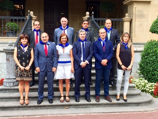 Darpon eta Uriarte sailburuak Athleticeko zuzendaritza taldearekin, Ibaiganeko eskaileretan