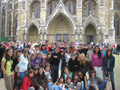Aquí estamos todo el grupo que hemos pasado el mejor verano de nuestra vida posando en uno de los muchos lugares bonitos que tiene la capital inglesa. Un verano inolvidable.