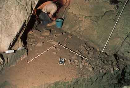 Excavaci&oacute;n en la cueva