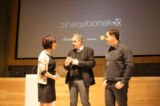 Maite Iturbe, Joxean Mu�oz y Ion Lopez, durante la presnetaci�n de Zinegabonak