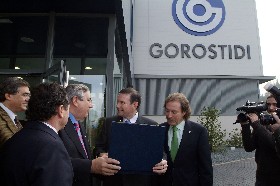 El Lehendakari durante la inauguraci�n de los pol�gonos