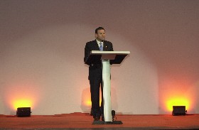 El lehendakari Ibarretxe durante la lectura del manifiesto