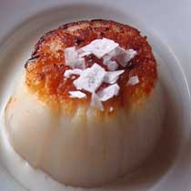 Vieira asada con pimiento de cristal y jam�n ib�rico