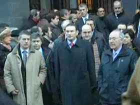 Lehendakaria Sabin Etxetik ateratzen I�igo Urkullu eta Jose Antonio Ardanza alboan dituela