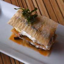 Lasaña crujiente de boquerones y pisto genovés Lasaña crujiente de boquerones y pisto genovés